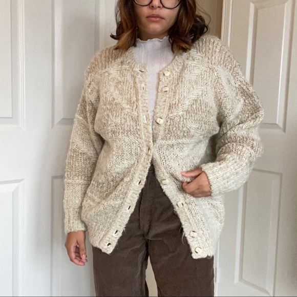 Vintage Knit Creamy Cardigan - Picture 3 of 11
